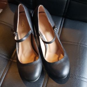 Womens size 7 black heels with strap